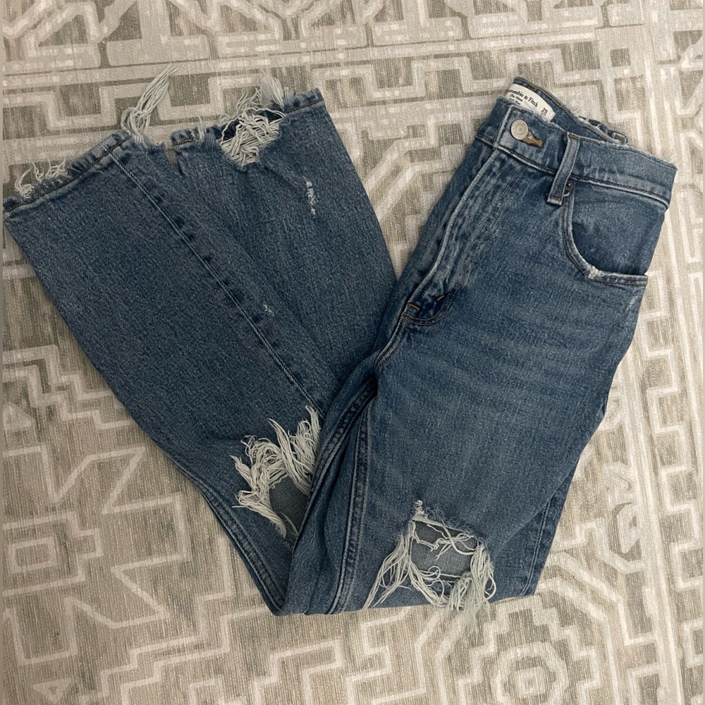 Abercrombie & Fitch “The mom high rise” jeans